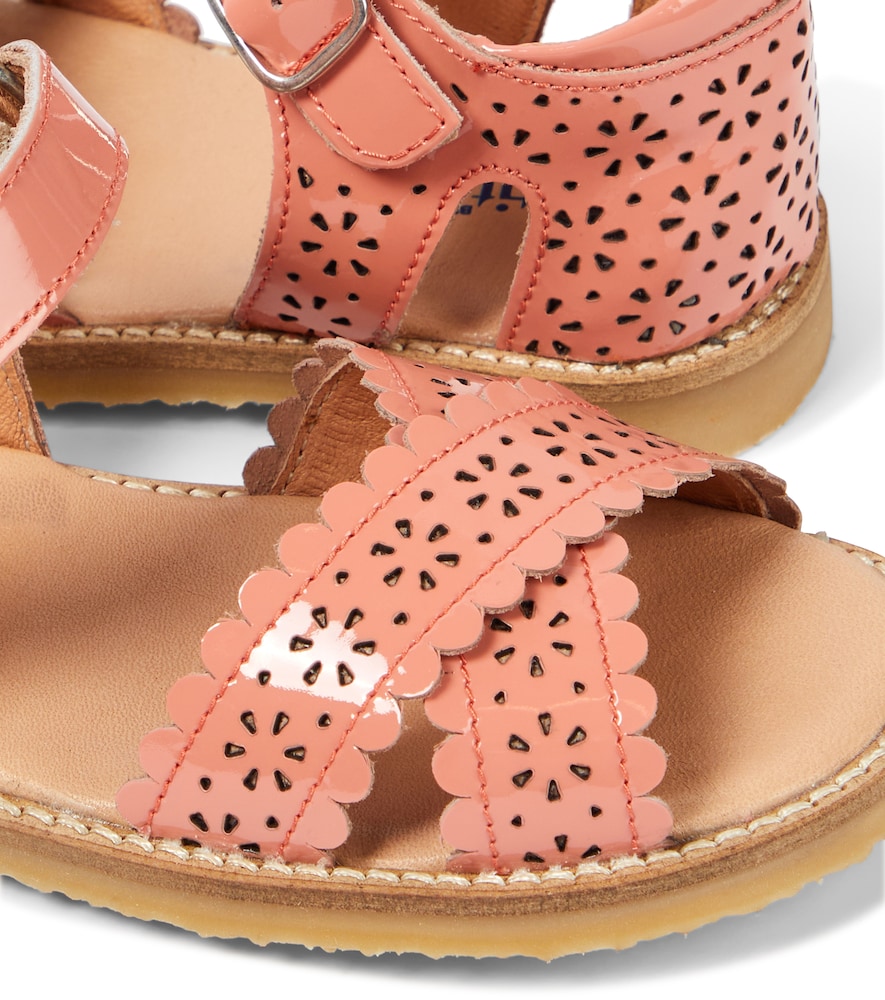  Petit Nord Petit Nord Sandalen Crossover Scallop Flower Aus Lackleder 
