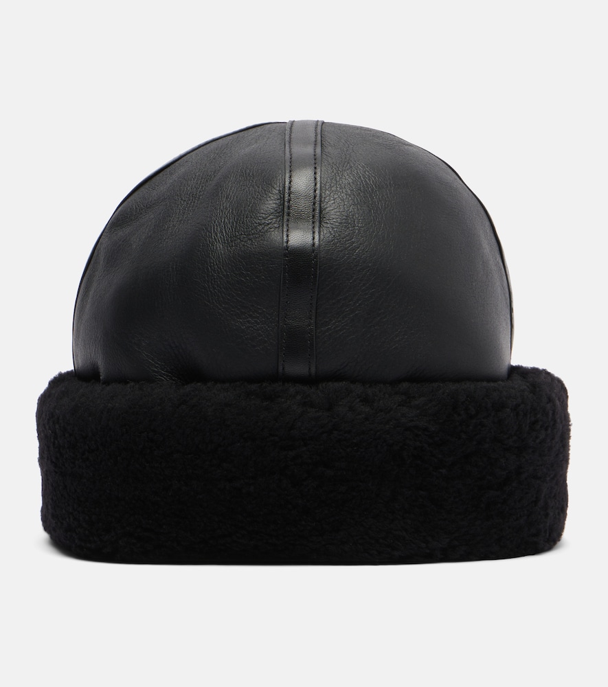 Toteme Shearling-trimmed leather hat