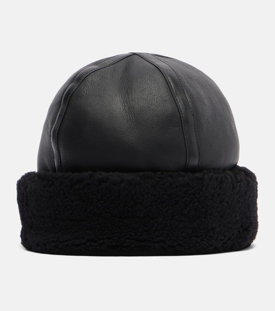  Toteme Toteme Shearling-trimmed Leather Hat 