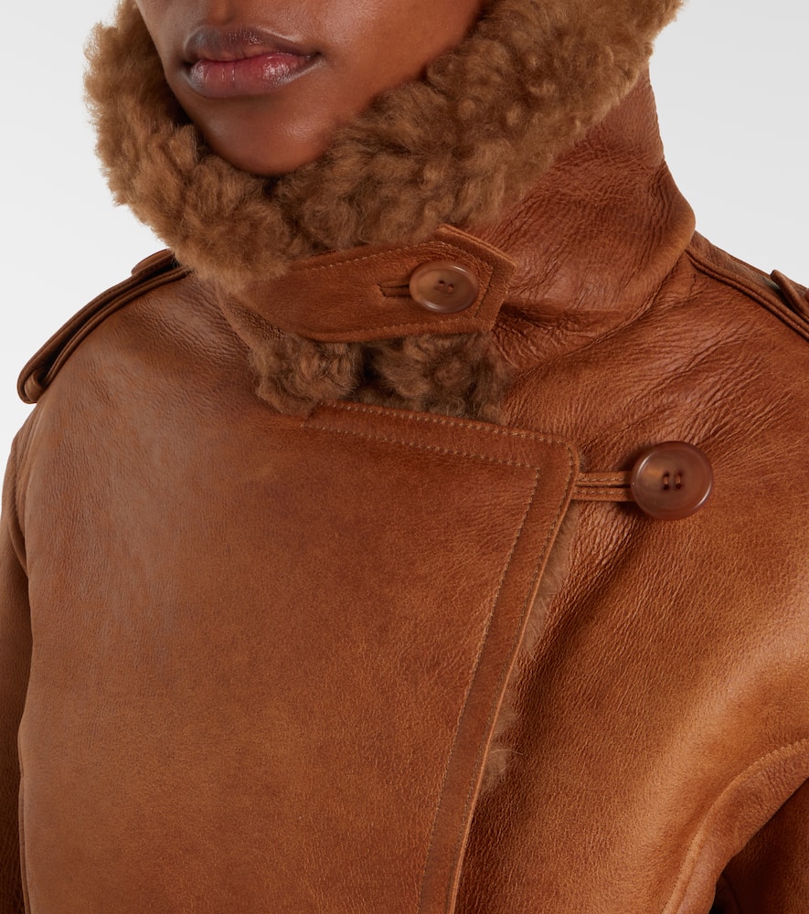 Chloé Cropped Shearling-trimmed Leather Jacket In Brown