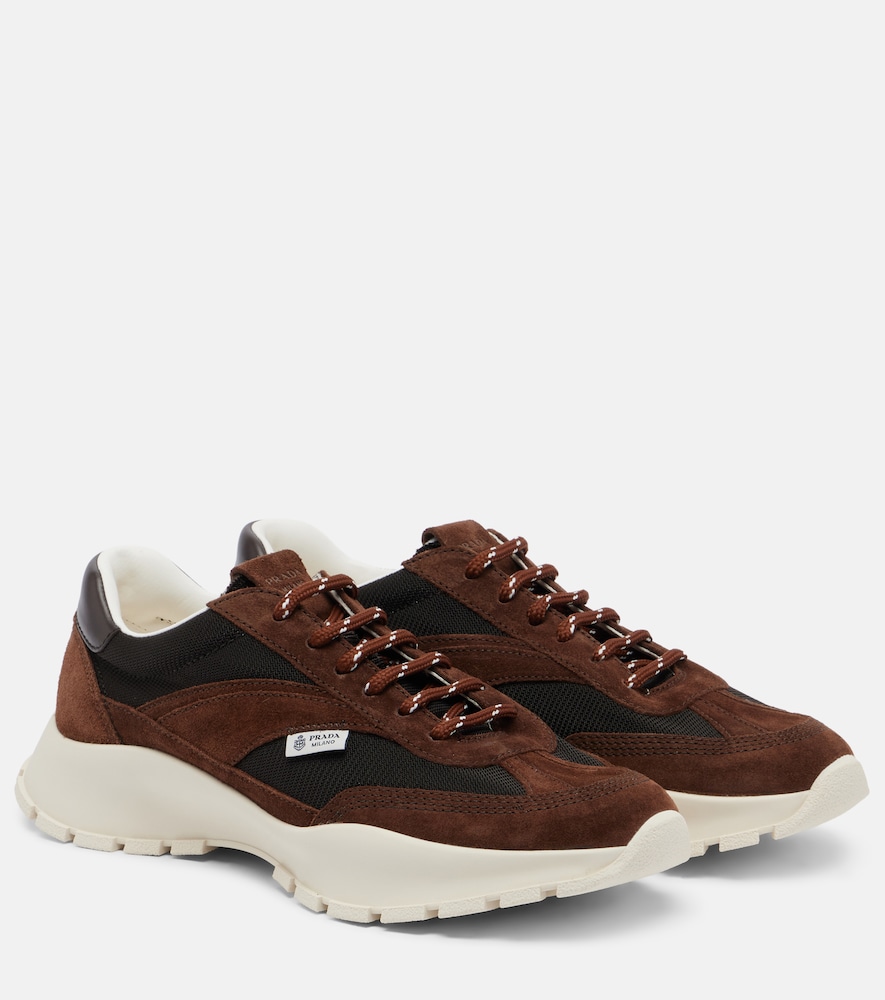 Sneakers in suede
