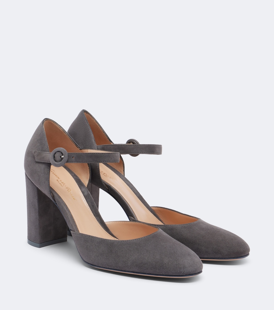 Pumps in suede