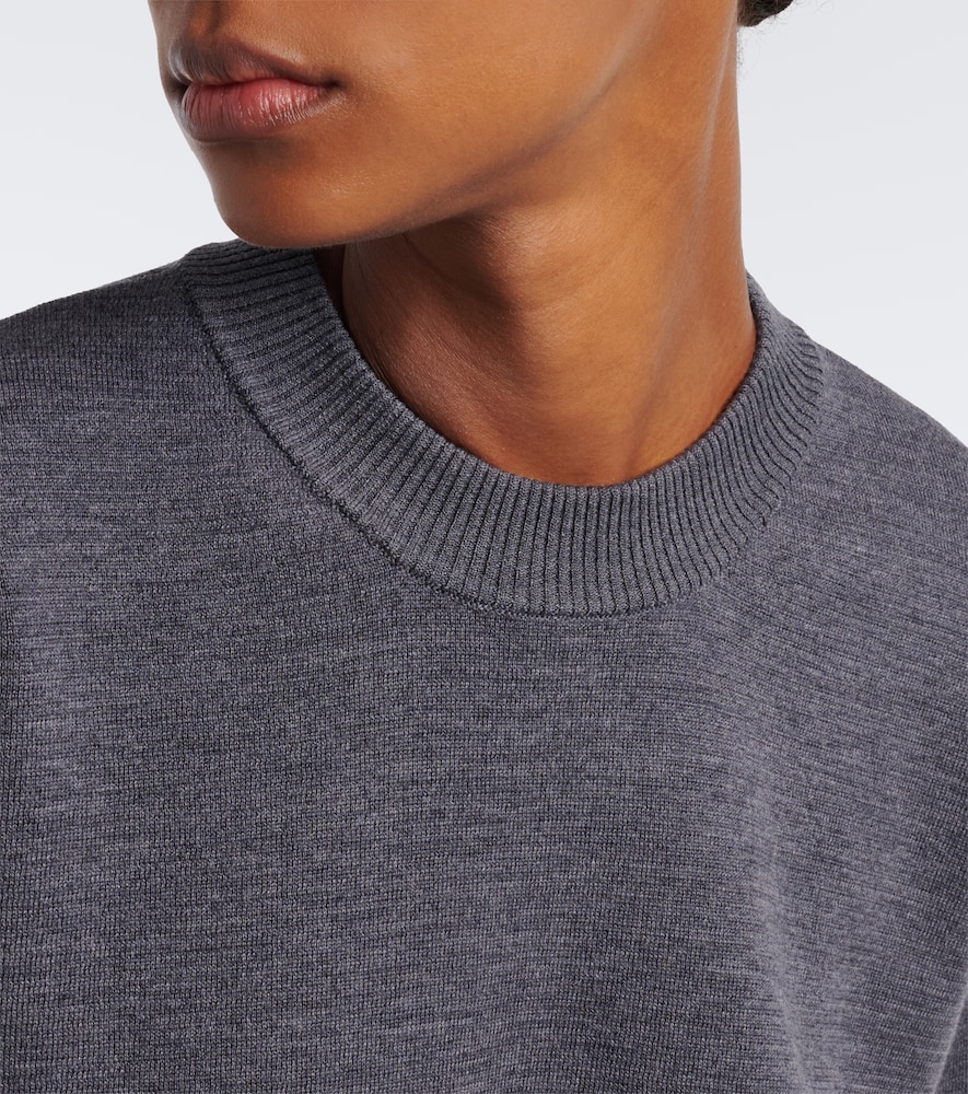 Róhe Sweater
