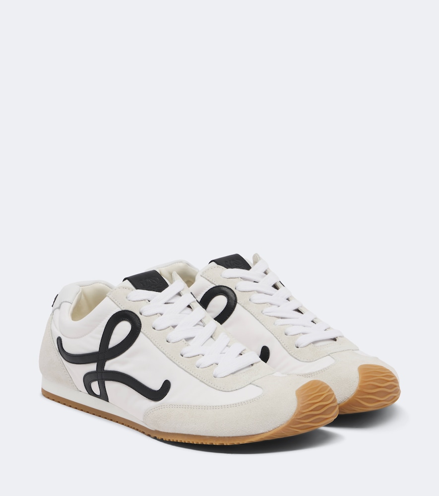 Loewe Baskets Ballet Runner 20 en daim 700 €
