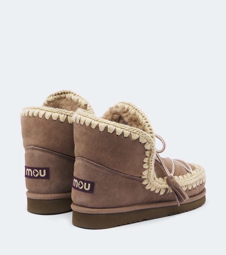 18 Shearling-Lined Suede Lace-Up Boots
