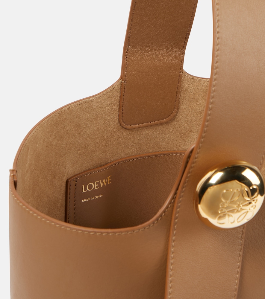 Pebble Medium Leather Bucket Bag