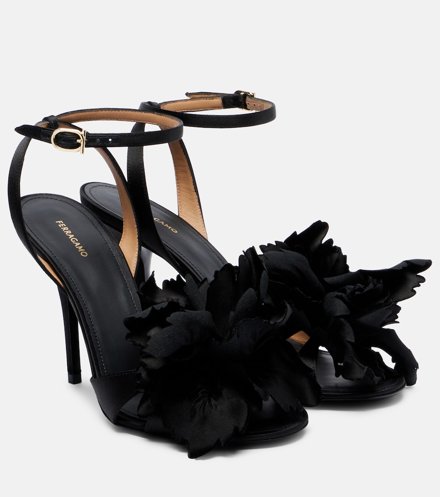 Ferragamo Sandales Ghilly 95 en satin 763 €