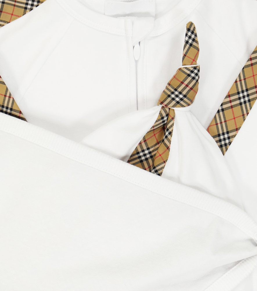  Burberry Kids Burberry Kids Baby Onesie, Bib And Hat Set 