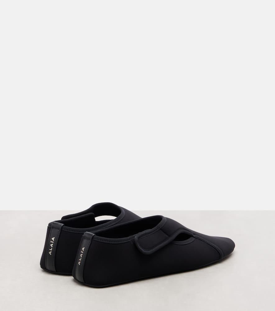 Alaïa Flex Leather-trimmed Ballet Flats In Black