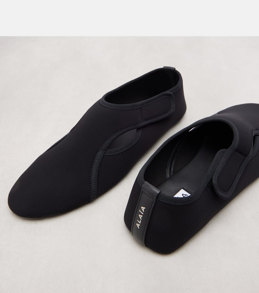 Alaïa Flex Leather-trimmed Ballet Flats In Black