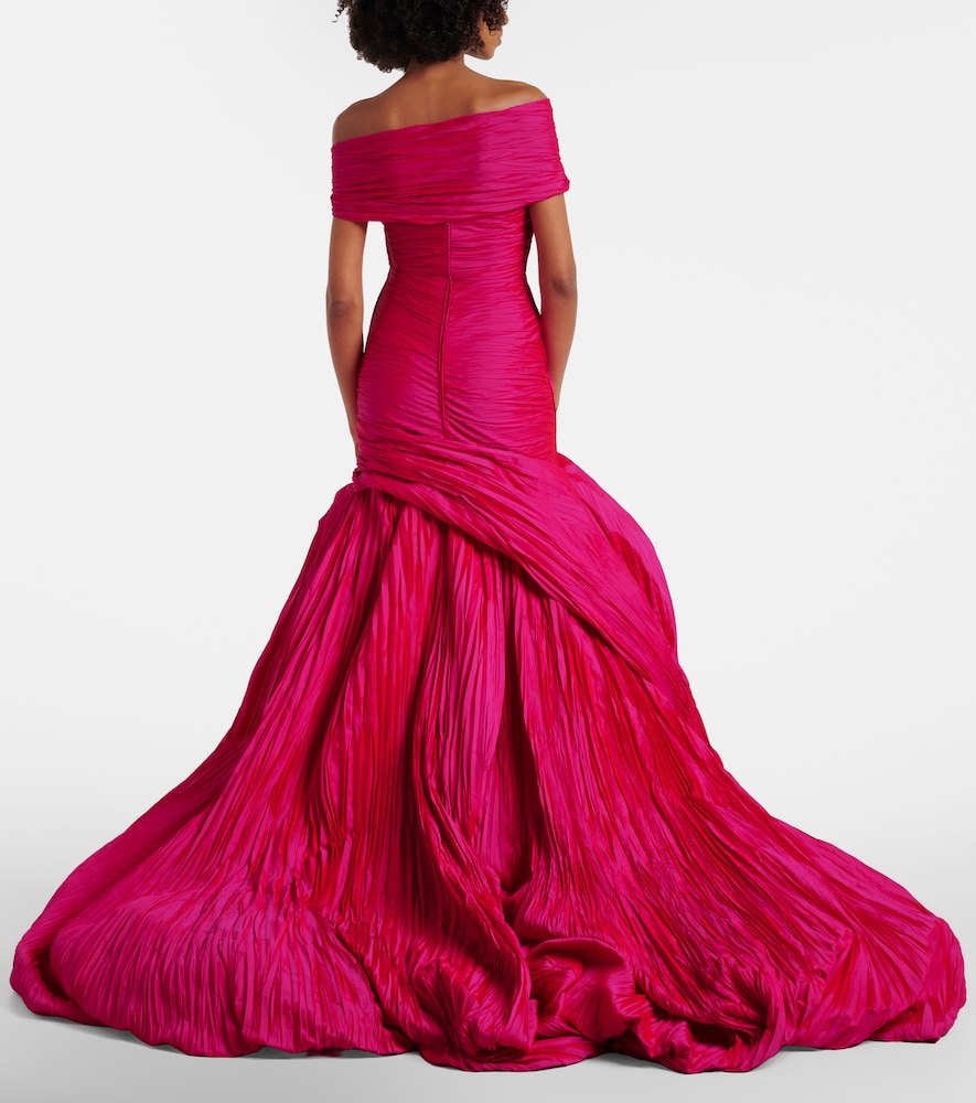  Marmar Halim Marmar Halim Off-shoulder-robe 