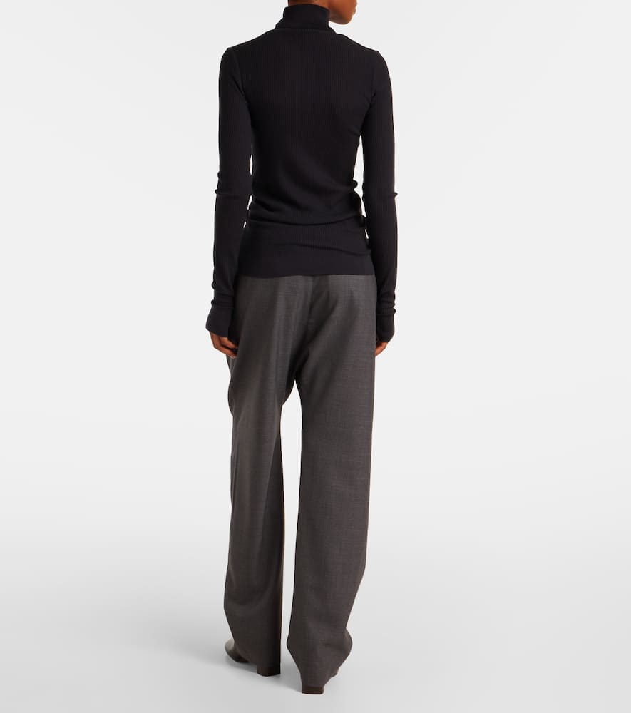 Lemaire Wool Turtleneck Top In Black