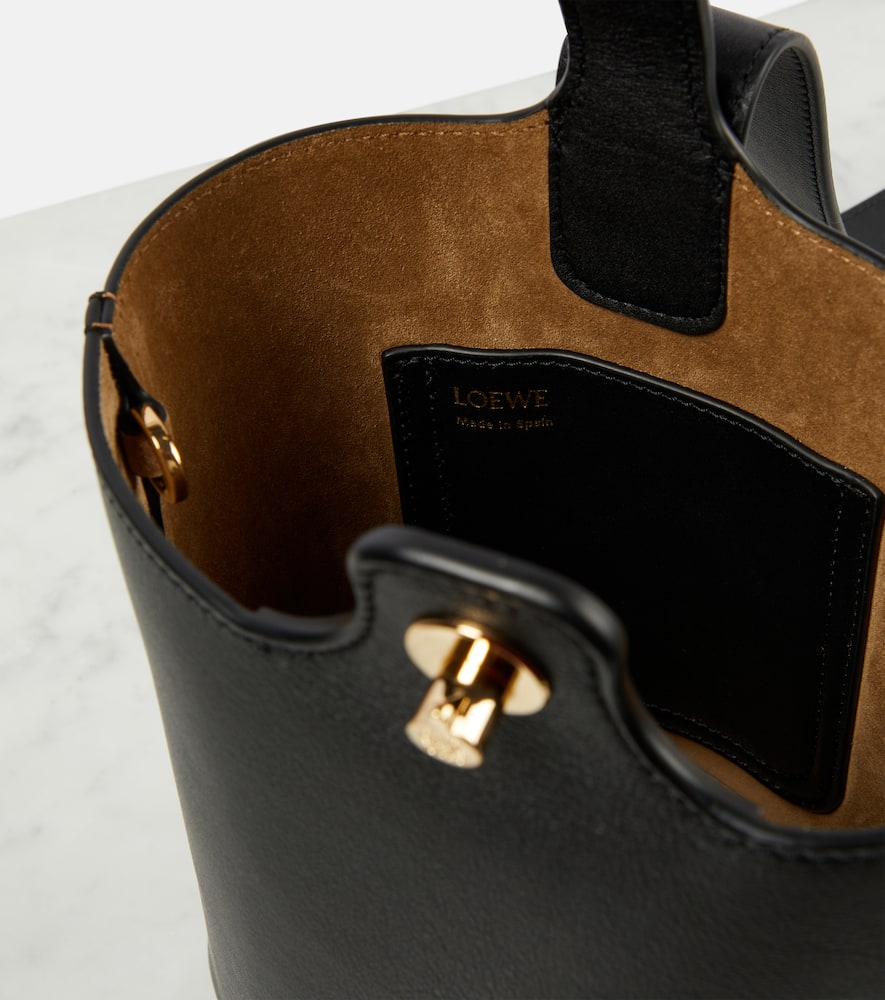 Loewe Pebble Bucket Bag In Black
