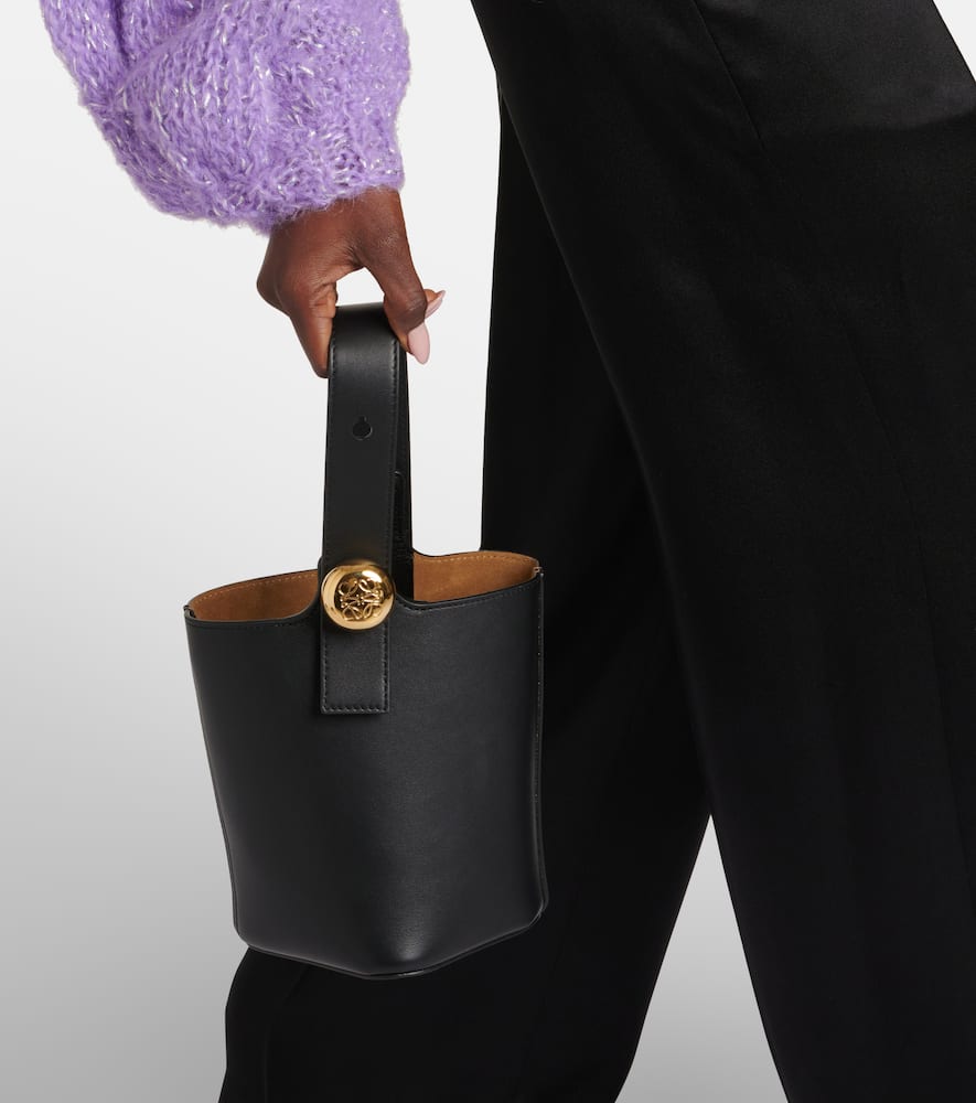 Loewe Pebble Bucket Bag In Black