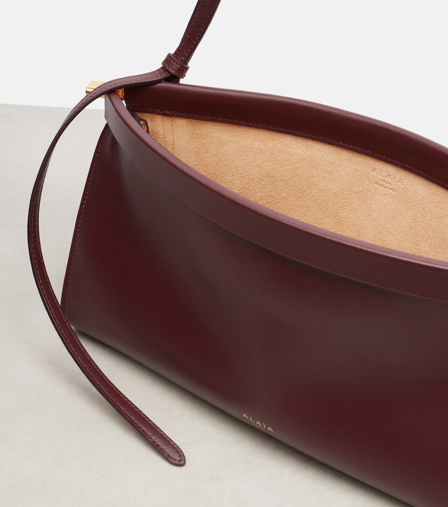 Alaïa Le Click Medium Leather Shoulder Bag In Burgundy