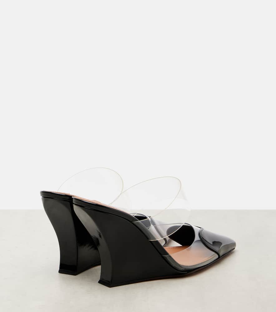 Alaïa Le Caur 90 Patent Leather Wedge Mules In Black