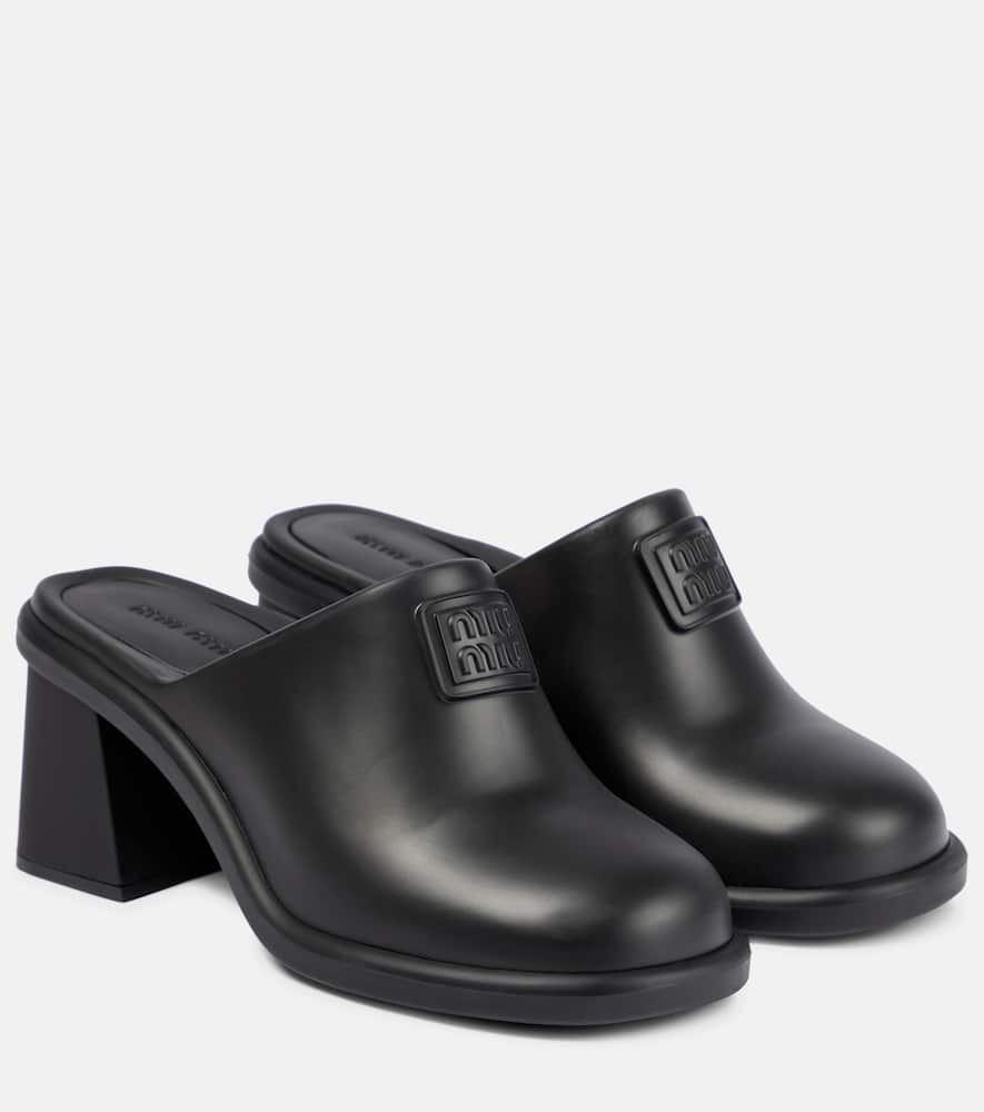Logo rubber clogs