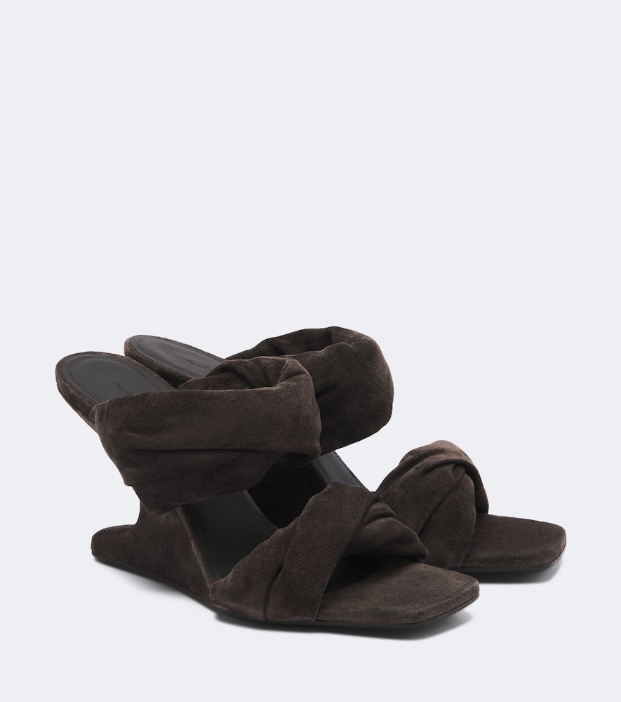 Mules Twisted Cantilever aus Veloursleder
