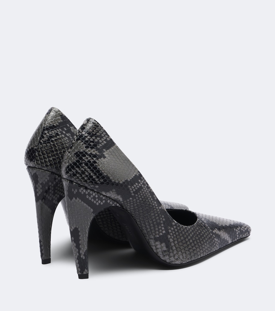 Fame Snake-Effect Pumps