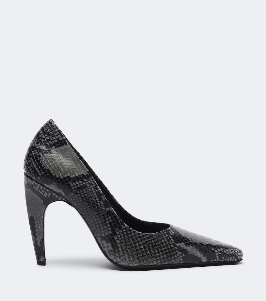 Fame Snake-Effect Pumps