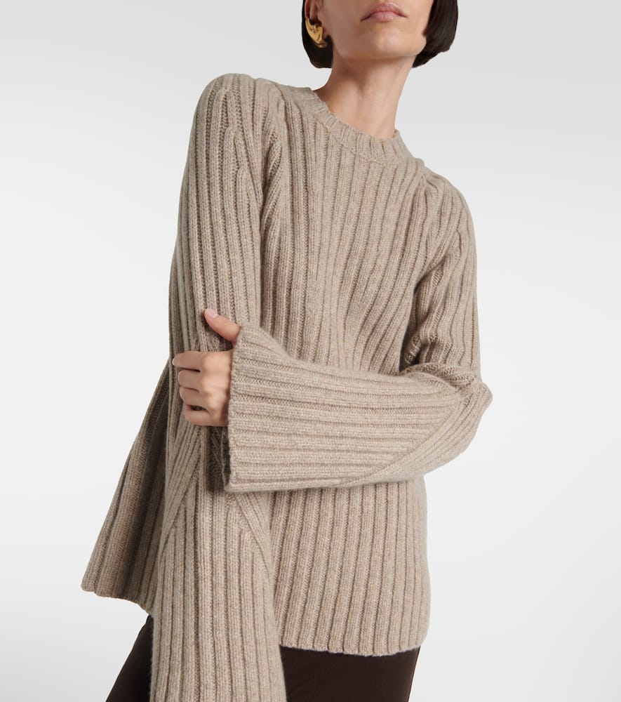 Khaite Calvin Ribbed Cashmere Sweater In Beige