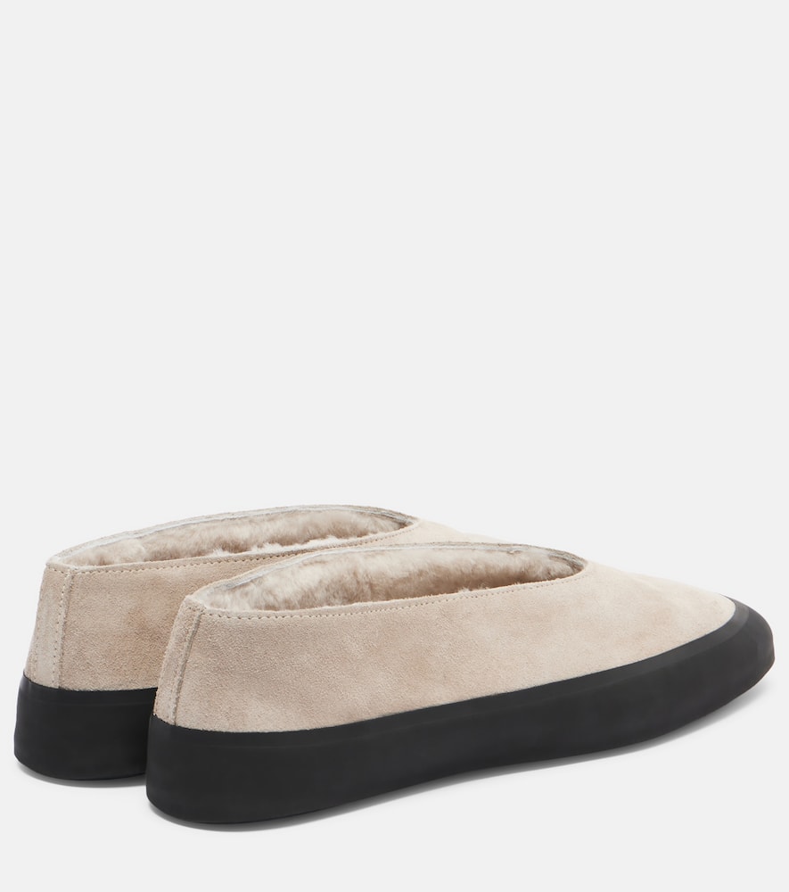 Le Monde Beryl Le Monde Béryl Apres Ski Shearling-lined Suede Flats In White