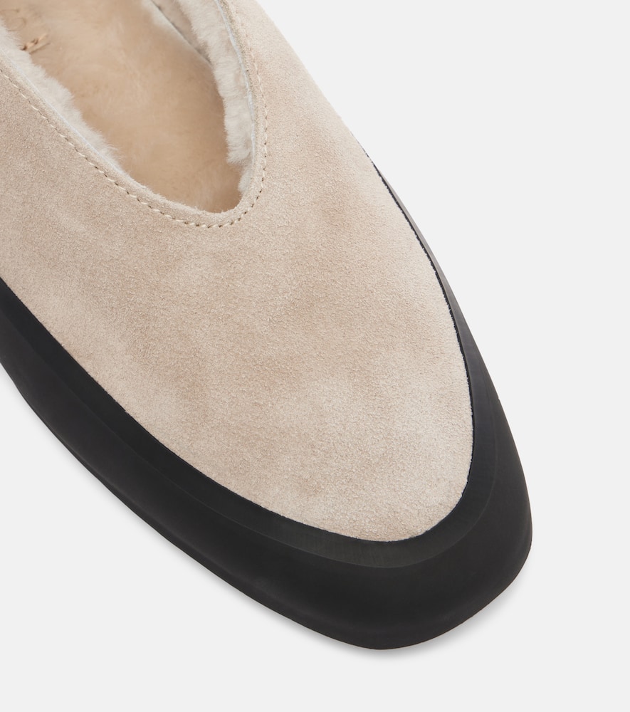 Le Monde Beryl Le Monde Béryl Apres Ski Shearling-lined Suede Flats In White