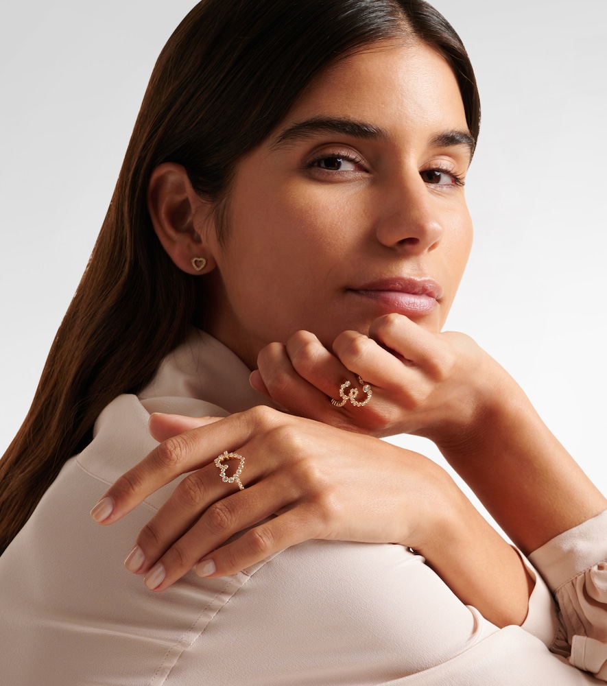 Sophie Bille Brahe Ensemble Coeur 18kt gold signet ring with diamonds