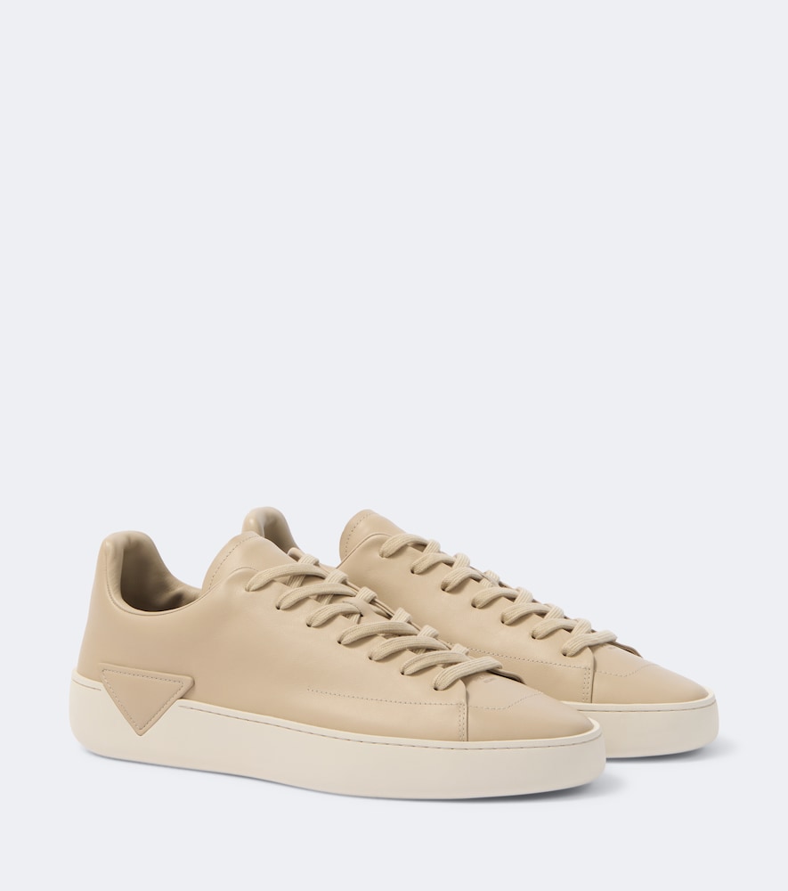 Prada Baskets Court en cuir 750 €