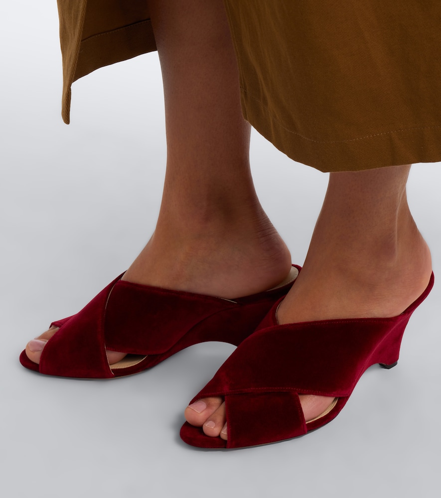 Le Monde Béryl Luca Velvet Wedge