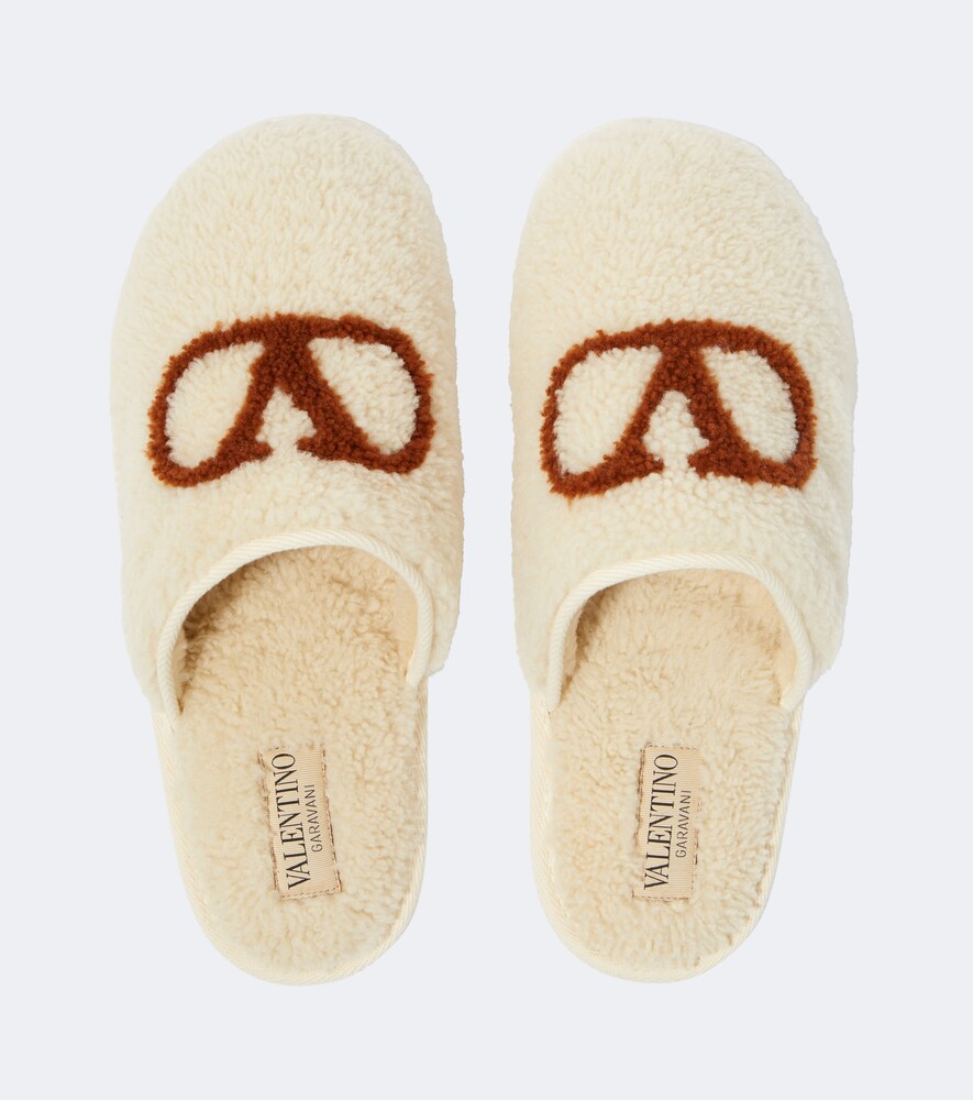  Valentino Garavani Valentino Garavani Vlogo Shearling Slippers 