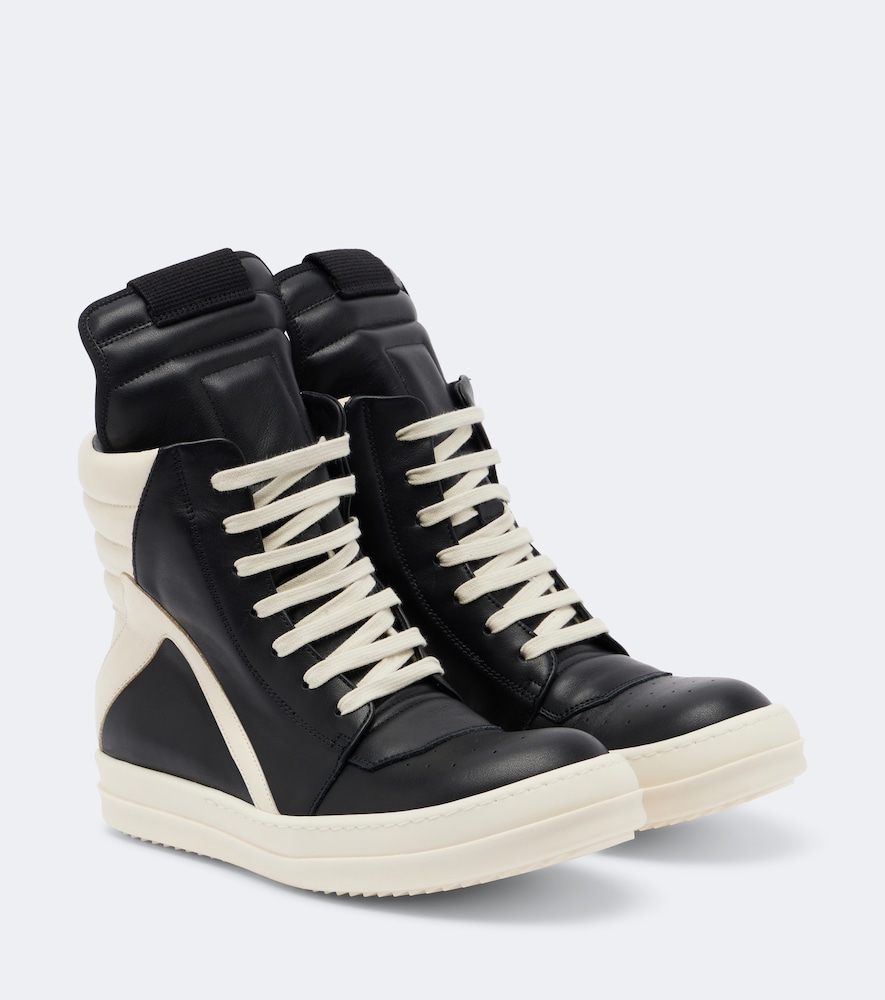 Sneakers Geobasket aus Veloursleder