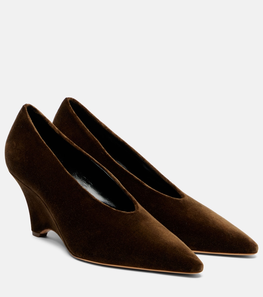 Le Monde Beryl Victoria 70 velvet wedges