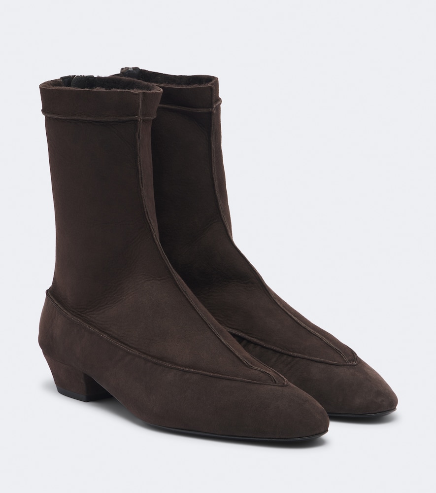 Stivaletti in suede con shearling