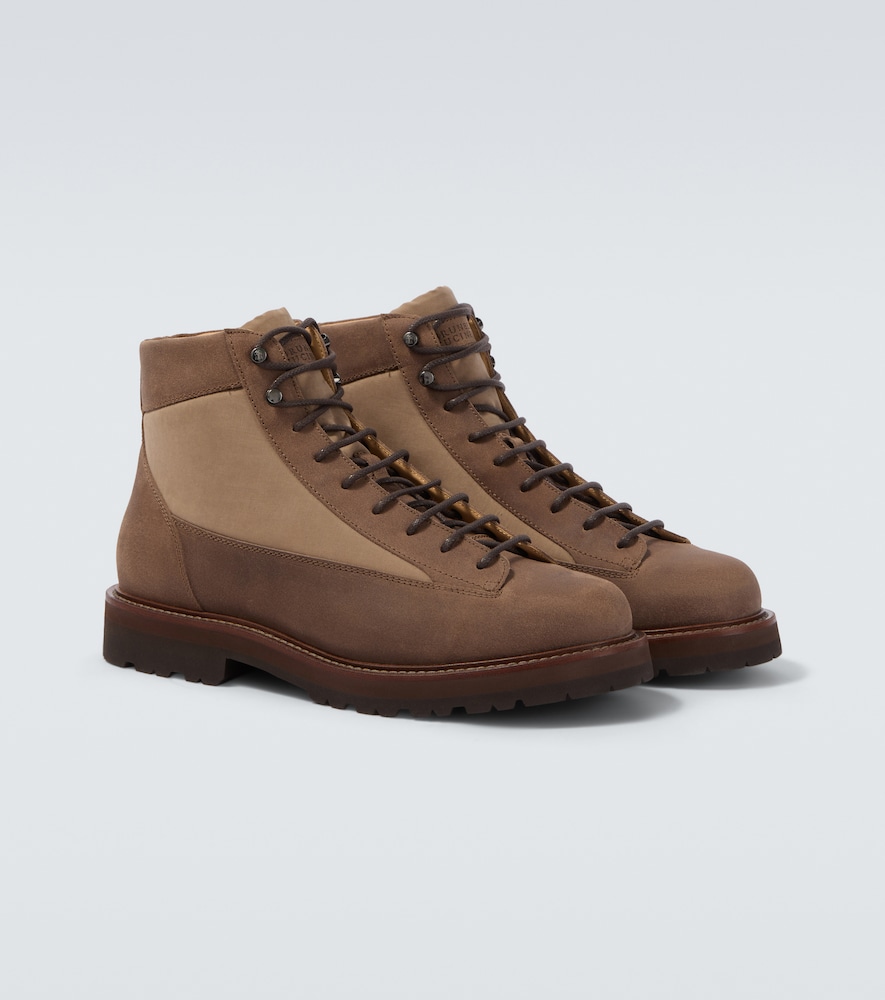 Schnürstiefel mit Velourslederbesatz