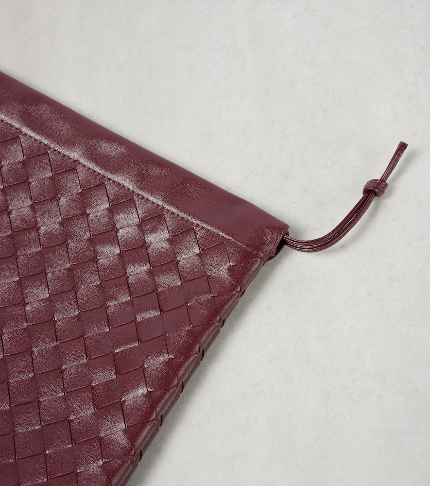  Bottega Veneta Bottega Veneta Dustbag Medium Leather Clutch 