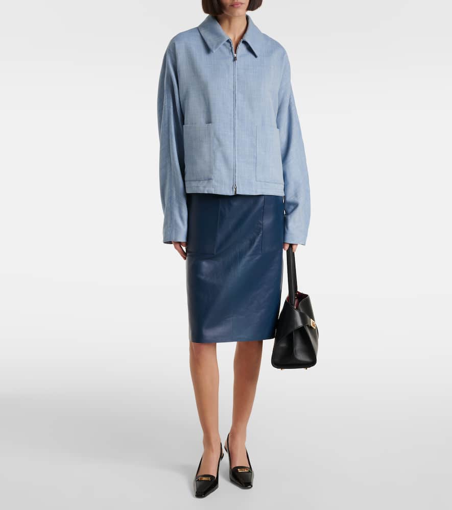 Ferragamo Hug Soft Medium Leather Shoulder Bag In Black