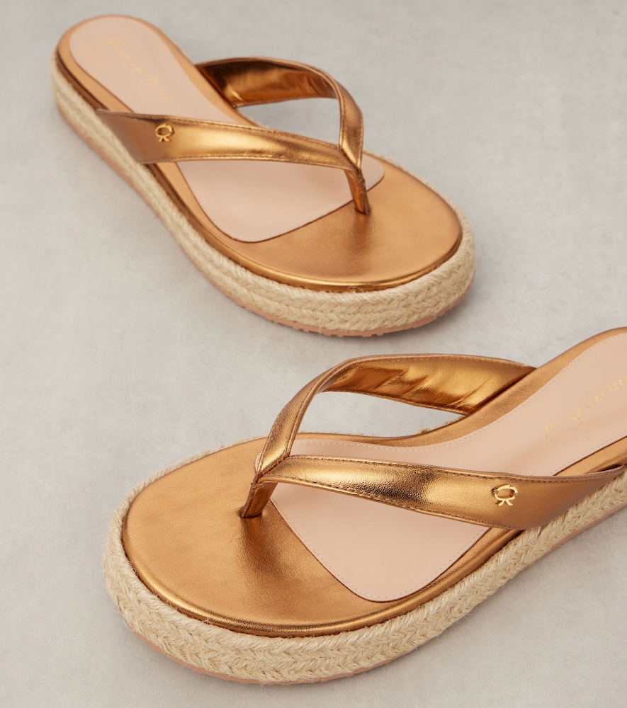  Gianvito Rossi Gianvito Rossi Metallic Leather Thong Sandals 