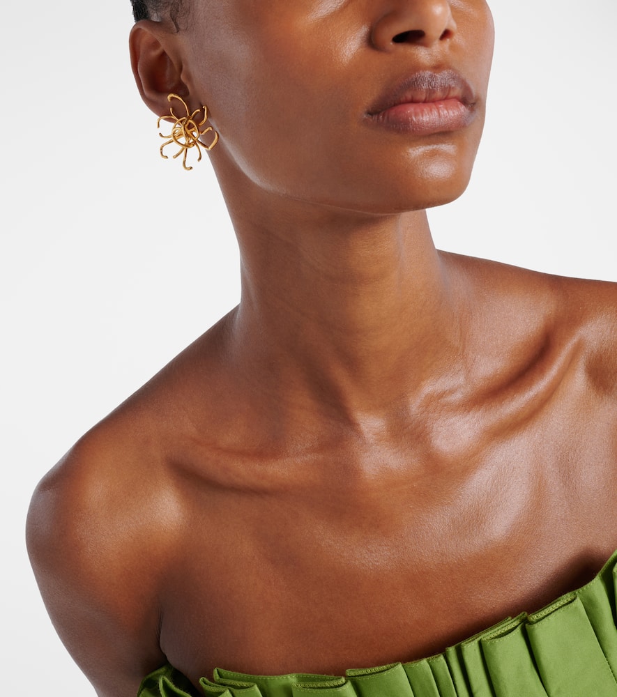 Oscar De La Renta Wire Flower Earrings In Gold