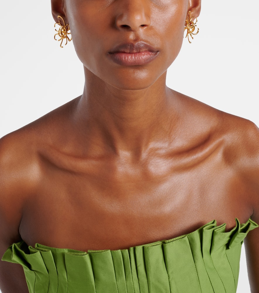 Oscar De La Renta Wire Flower Earrings In Gold