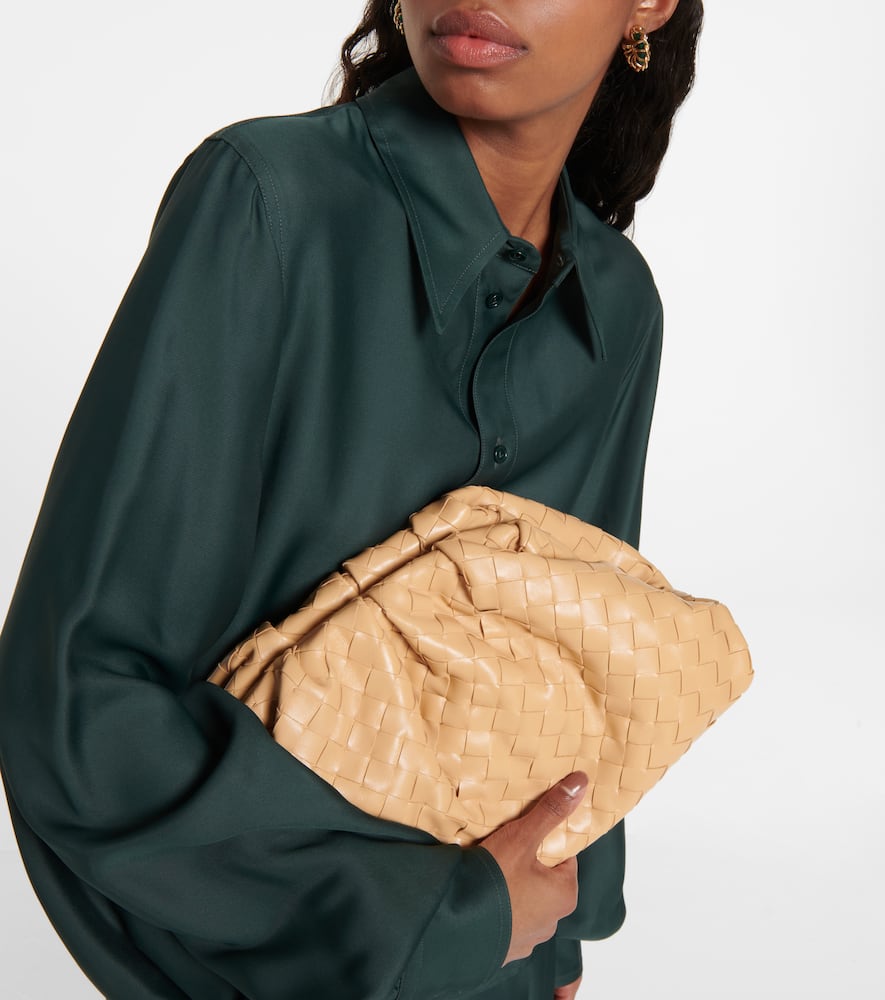 Bottega Veneta Pouch Intrecciato Leather Clutch In Beige