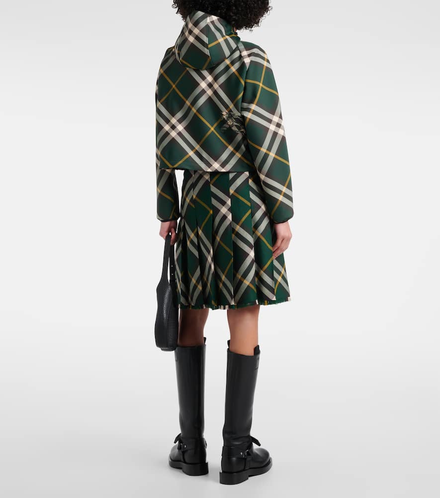 Burberry Gray Cropped Check Quilted Barn Jacket In Ivy Ip Check