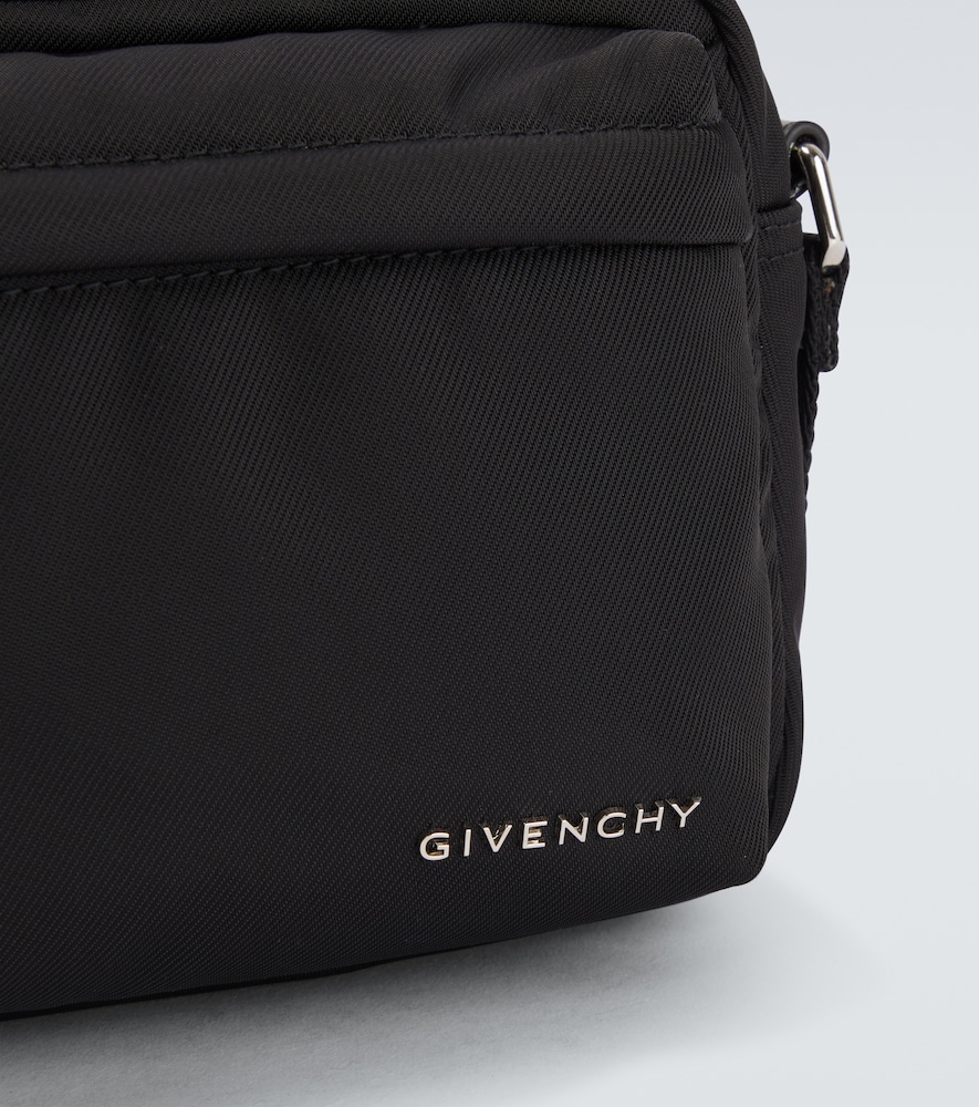  Givenchy Givenchy Essential Crossbody Bag 
