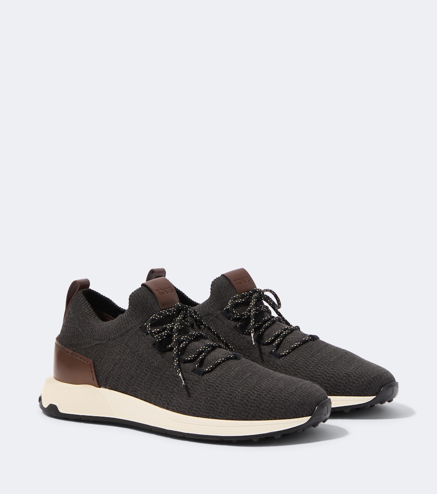 Sneakers aus Strick mit Leder