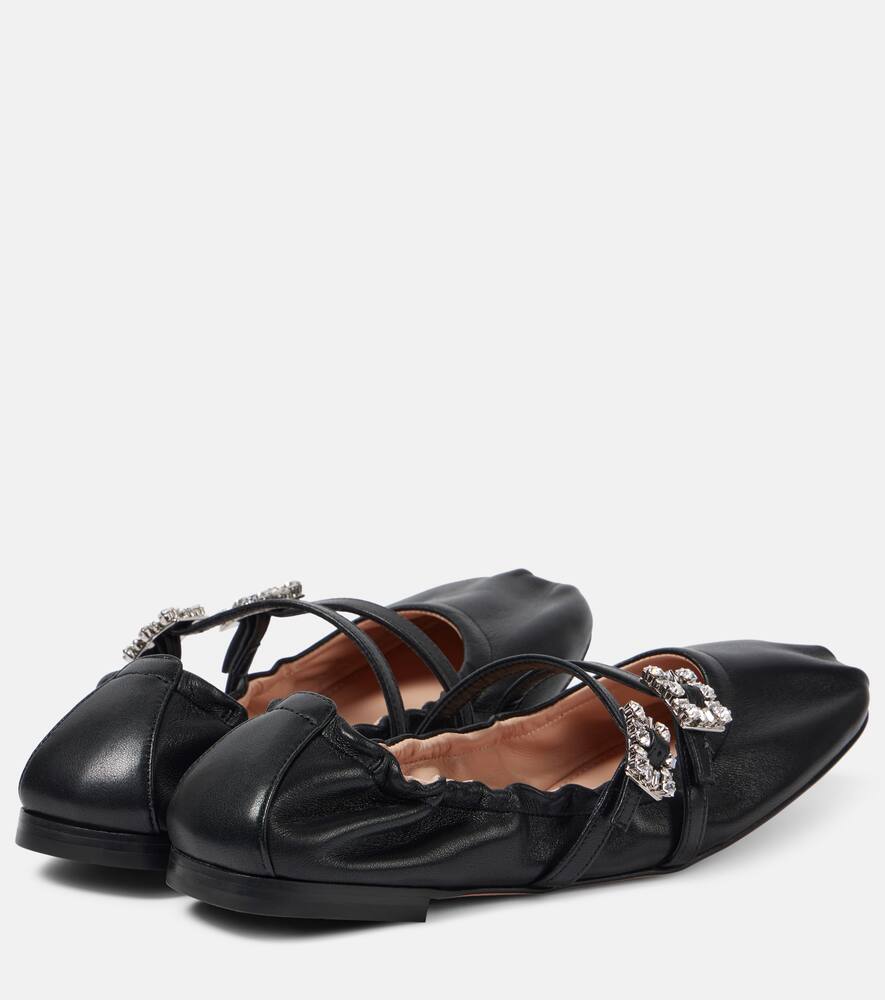 Roger Vivier Shoes In Black