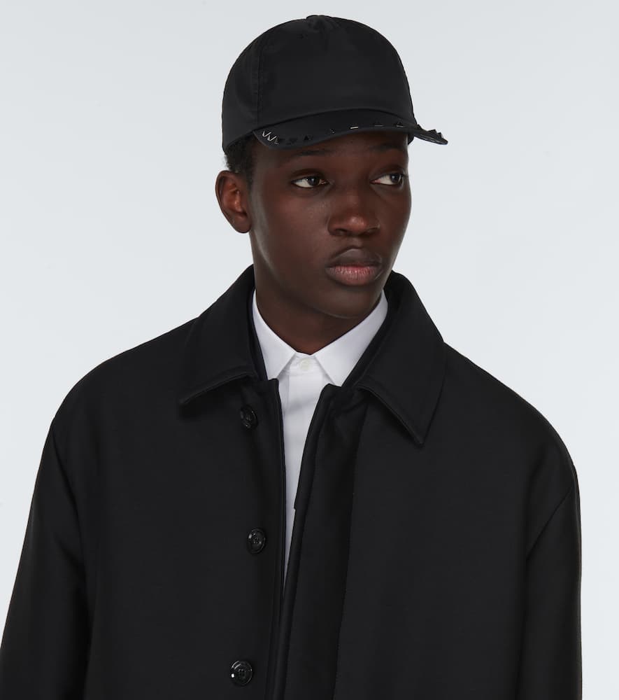 Valentino Garavani Rockstud Curved Peak Baseball Cap In Black