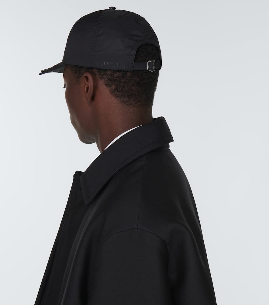 Valentino Garavani Rockstud Curved Peak Baseball Cap In Black