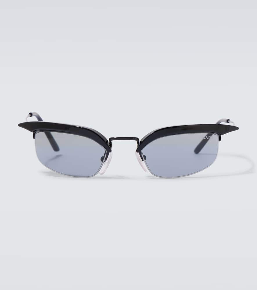 Show sunglasses