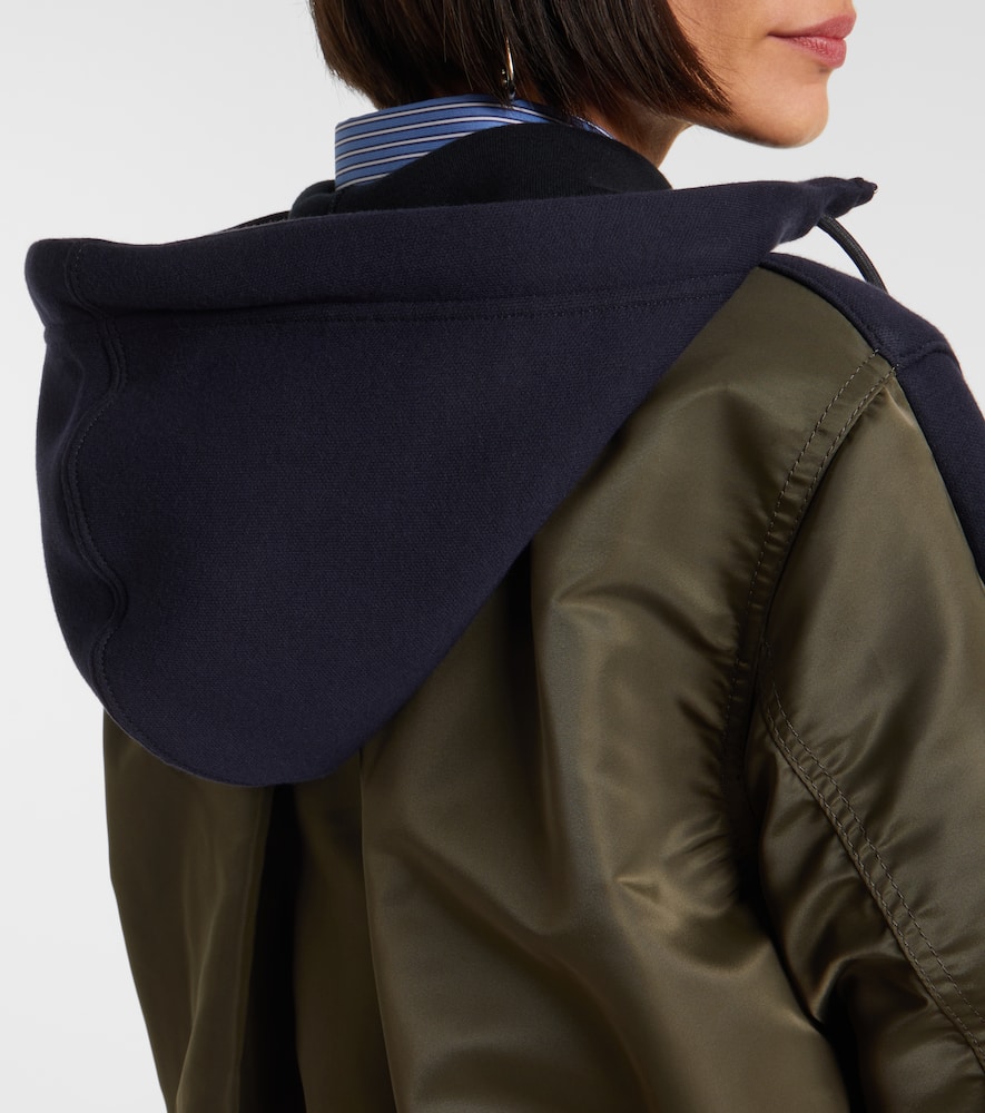 Sacai Paneled Hoodie In Blue