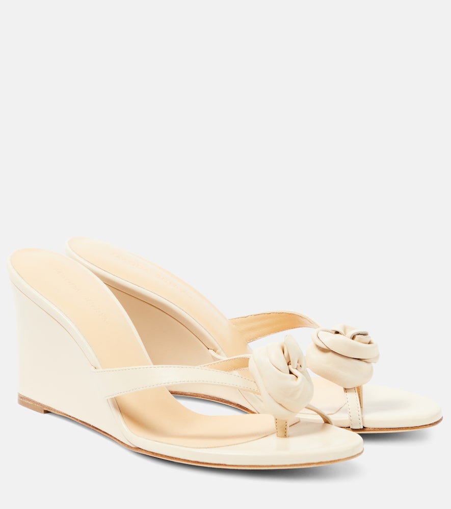 Magda Butrym Sandales compensées en cuir à appliqués